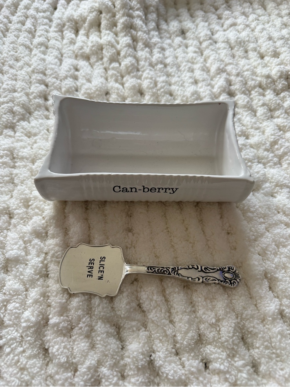 Can-berry White Ceramic Serving Dish with Silver Slice 'n Serve